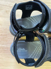 Load image into Gallery viewer, Women&#39;s Shoe Size 11 Clarks Sandals
