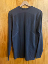 Load image into Gallery viewer, Size Medium Saucony Men's Long Sleeve Shirt
