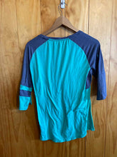 Load image into Gallery viewer, Size L Dakine Green Women's Long Sleeve Shirt
