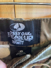 Load image into Gallery viewer, Size 38 Mossy Oak Men's Pants
