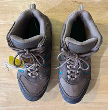 Load image into Gallery viewer, Women&#39;s Shoe Size 9 Eastland Brown Hiking Boots
