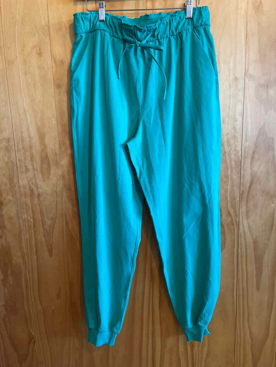 Size 10 Lululemon Green Women's Pants