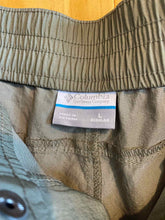 Load image into Gallery viewer, Size L Columbia Olive Women&#39;s Pants

