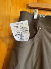 Load image into Gallery viewer, Size 38x30 Kuhl Men&#39;s Pants

