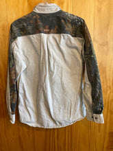 Load image into Gallery viewer, Size Medium Mossy Oak Men's Long Sleeve Shirt
