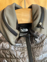 Load image into Gallery viewer, Size Small The North Face Green Women&#39;s Vest
