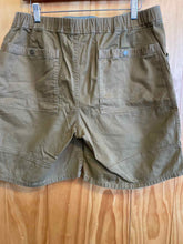 Load image into Gallery viewer, Size 14 Orvis Olive Women's Shorts
