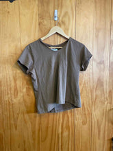 Load image into Gallery viewer, Size Large Columbia Brown Women&#39;s Short Sleeve Shirt
