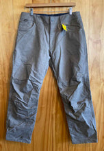 Load image into Gallery viewer, Size 34 Kuhl Men's Pants
