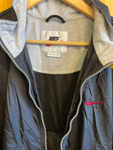 Load image into Gallery viewer, Size L Nike Men's Light Jacket
