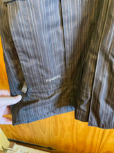 Load image into Gallery viewer, Size Medium The North Face Men&#39;s Light Jacket
