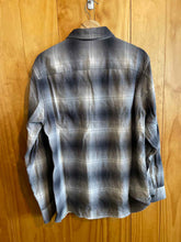 Load image into Gallery viewer, Size M Pendleton White Women's Flannel

