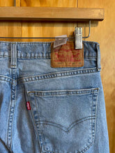 Load image into Gallery viewer, Size 32X32 Levi Strauss &amp; Co. Men's Jeans
