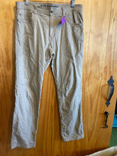 Load image into Gallery viewer, Size 34 Duluth Trading Men's Pants
