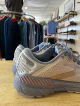Load image into Gallery viewer, Women's Shoe Size 8 Brooks Lavender Running Shoes
