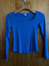 Load image into Gallery viewer, Size Medium Athleta Blue Women's Long Sleeve Shirt
