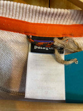 Load image into Gallery viewer, Size Medium Patagonia Dusty Pink Women's Sweater &amp; Sweatshirt
