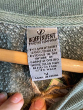 Load image into Gallery viewer, Size Medium Independent Trading Company Men's Sweater &amp; Sweatshirt
