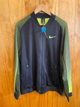 Load image into Gallery viewer, Size M Nike Men's Light Jacket
