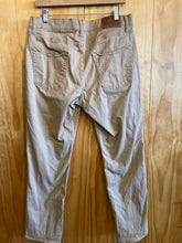 Load image into Gallery viewer, Size 33x30 Lucky Brand Men's Pants
