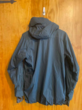 Load image into Gallery viewer, Size M Mountain Hardwear Men's Jacket
