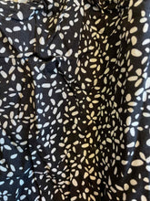 Load image into Gallery viewer, Size L Roxy B&amp;W Women's Misc. Top
