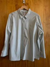 Load image into Gallery viewer, Size 2X Athleta Light Blue Women's Long Sleeve Shirt
