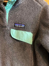 Load image into Gallery viewer, Size Small Patagonia Grey Women's Fleece Sweatshirt
