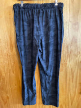 Load image into Gallery viewer, Size 16 Lululemon Black Women&#39;s Sweatpants
