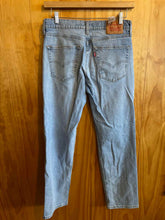 Load image into Gallery viewer, Size 32X32 Levi Strauss &amp; Co. Men's Jeans
