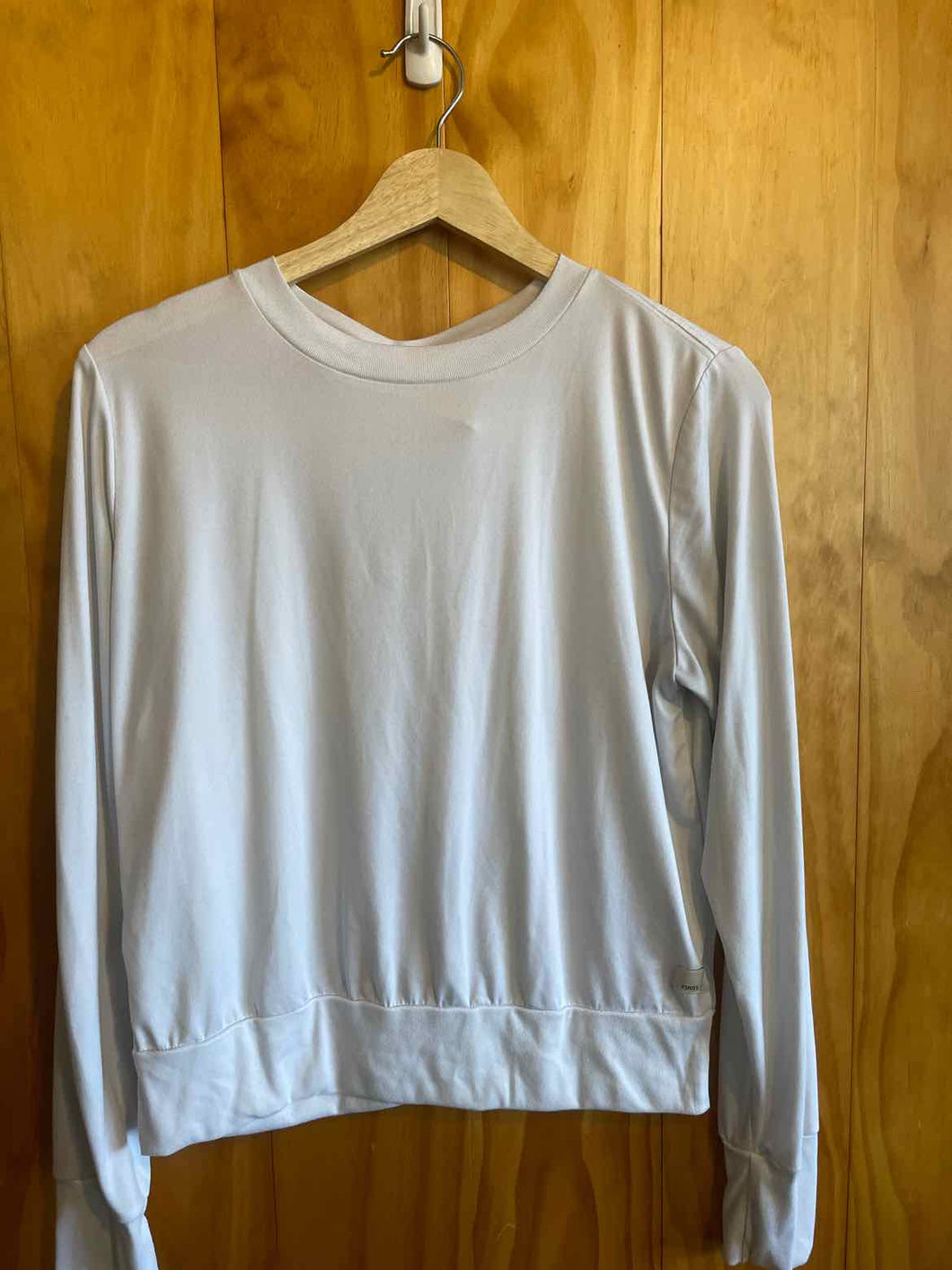 Size S Vuori White Women's Long Sleeve Shirt