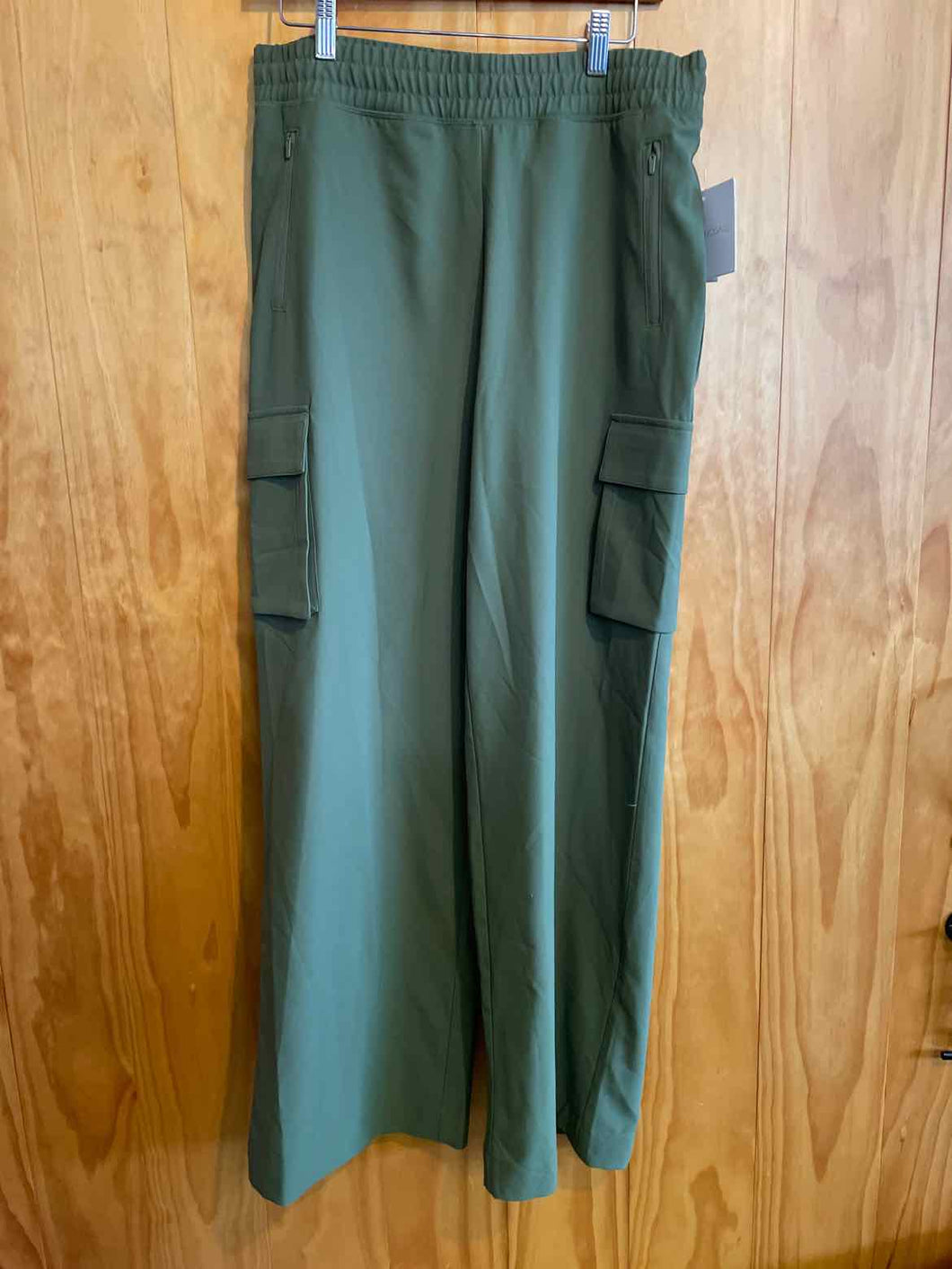 Size M Beyond Green Women's Pants