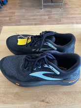 Load image into Gallery viewer, 10.5 Brooks Men's Running Shoes
