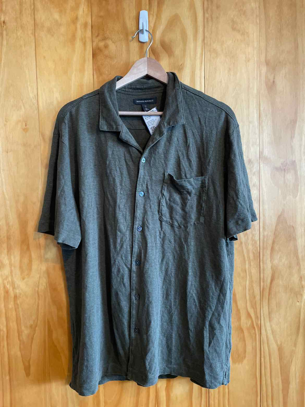 Size Large Banana Republic Men's Short Sleeve Shirt