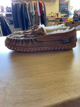 Load image into Gallery viewer, Women&#39;s Shoe Size 9 L.L. Bean Brown Moccasins
