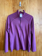 Load image into Gallery viewer, Size Medium Patagonia Magenta Women's Sweater &amp; Sweatshirt
