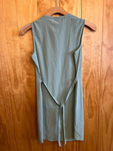 Load image into Gallery viewer, Size S Eddie Bauer Green Dress
