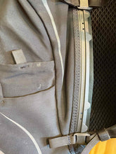 Load image into Gallery viewer, Osprey 6 Backpack
