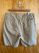 Load image into Gallery viewer, Size 38 Columbia Men's Shorts
