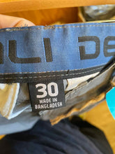 Load image into Gallery viewer, Size 30 Denali Men's Shorts
