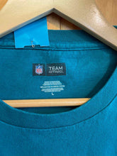 Load image into Gallery viewer, Size Large NFL Men&#39;s Short Sleeve Shirt
