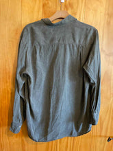 Load image into Gallery viewer, Size XL Perry Ellis Men&#39;s Long Sleeve Shirt
