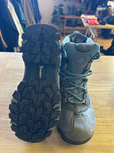 Load image into Gallery viewer, Women's Shoe Size 9 Columbia Grey Women's Winter Boots
