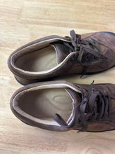 Load image into Gallery viewer, Shoe Size 8 Keen Brown Shoes
