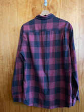 Load image into Gallery viewer, Size Medium Weatherproof Men's Flannel
