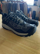 Load image into Gallery viewer, 9 Keen Men's Hiking Shoes
