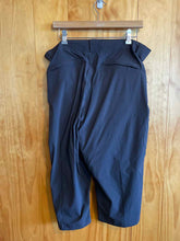 Load image into Gallery viewer, Women Size Large L.L. Bean Black Cycling
