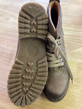 Load image into Gallery viewer, Women&#39;s Shoe Size 41 Biza Brown Boots
