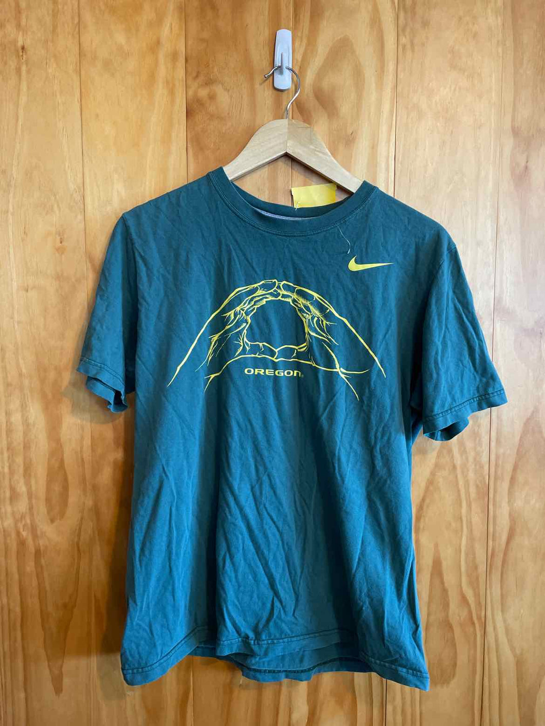 Size Medium Nike Men's Short Sleeve Shirt