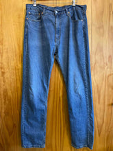 Load image into Gallery viewer, Size 38 Levi&#39;s Men&#39;s Jeans
